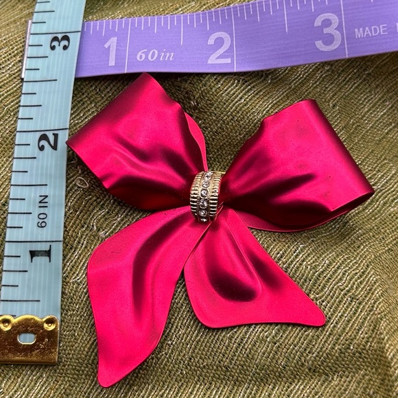 - Stunning metallic red “ribbon” bow and earring set. - Picture 5 of 7